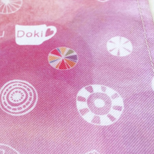 鮮やかな印刷のハンカチ